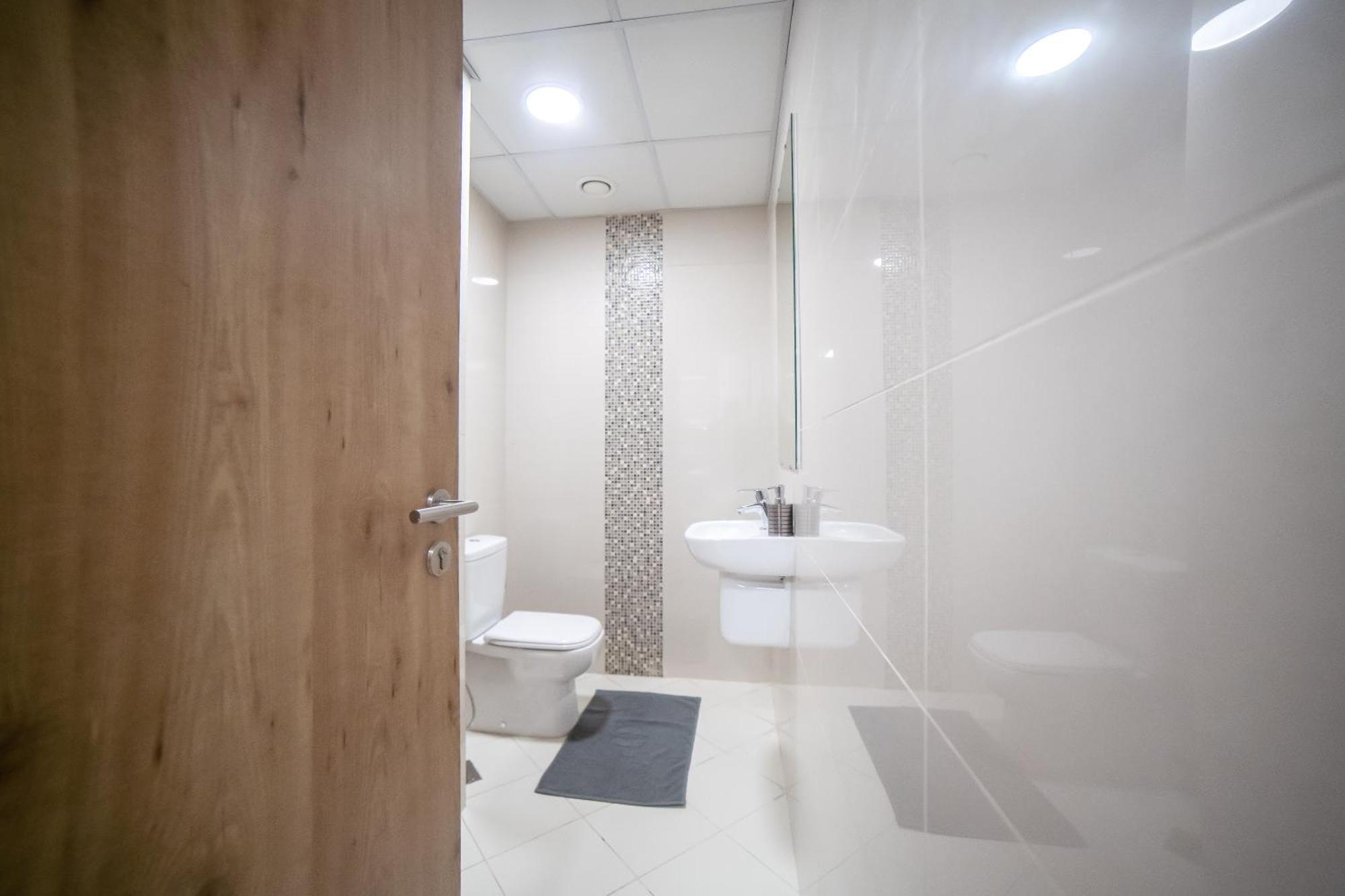 Continental Tower, Dubai Marina - Luton Vacation Homes 객실 사진