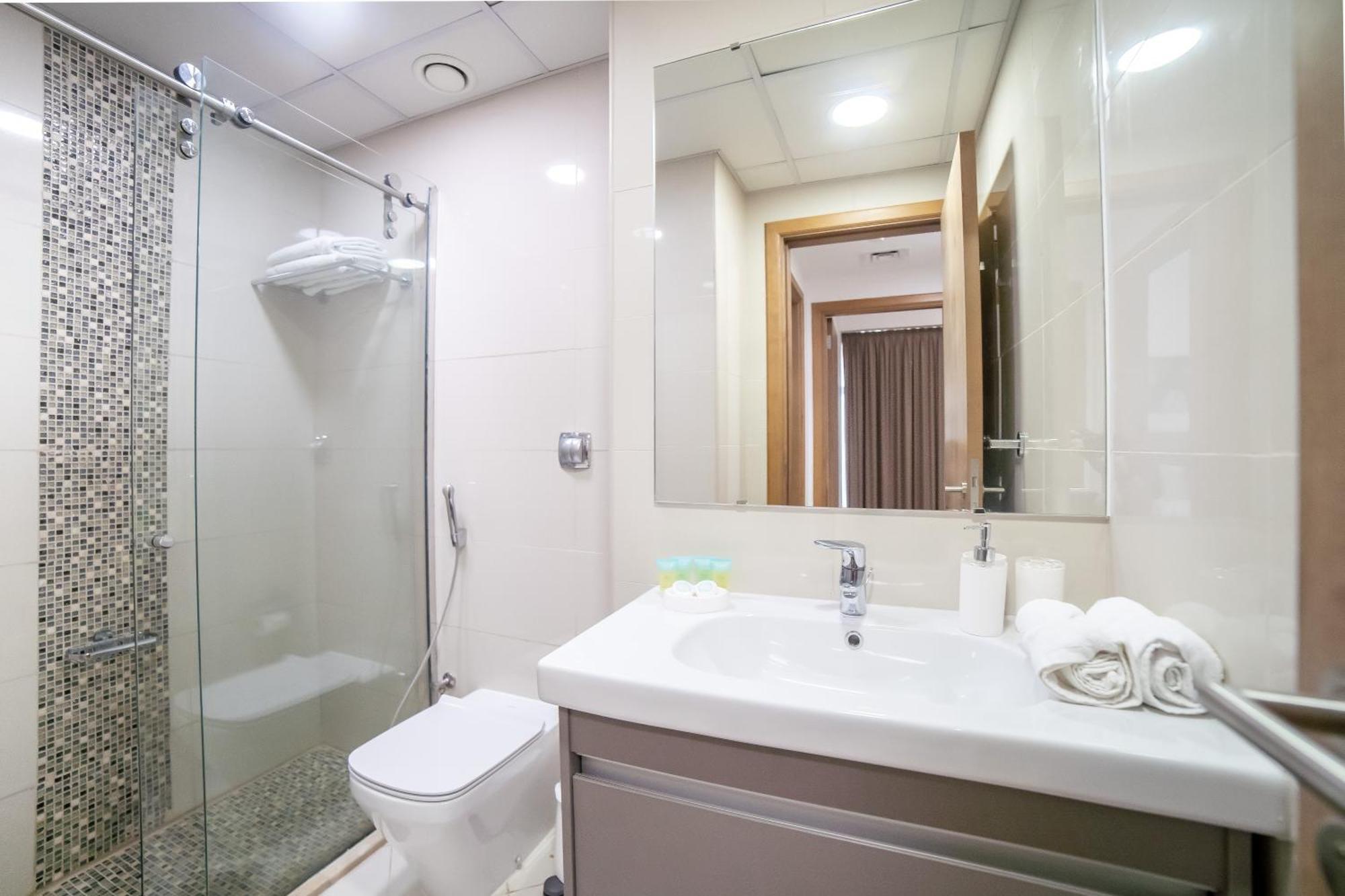 Continental Tower, Dubai Marina - Luton Vacation Homes 객실 사진