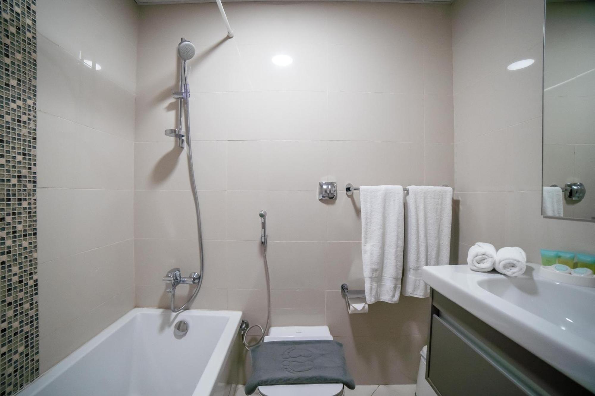 Continental Tower, Dubai Marina - Luton Vacation Homes 객실 사진